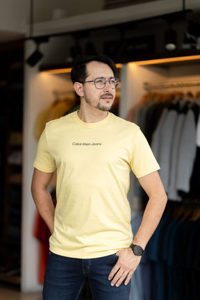 T-Shirt Calvin Klein Jeans Básica Centralizado