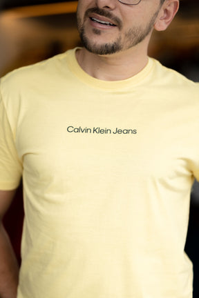 T-Shirt Calvin Klein Jeans Básica Centralizado