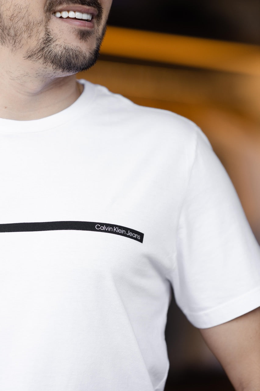 T-Shirt Calvin Klain Jeans Traço