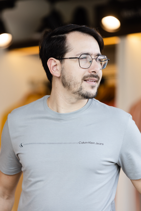 T-Shirt Calvin Klein Jeans Centralizado Cinza