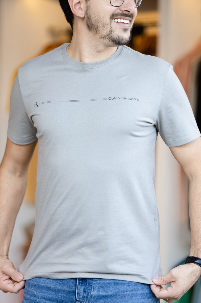 T-Shirt Calvin Klein Jeans Centralizado Cinza