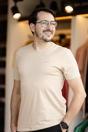 T-Shirt Calvin Klein Jeans Básica Peito