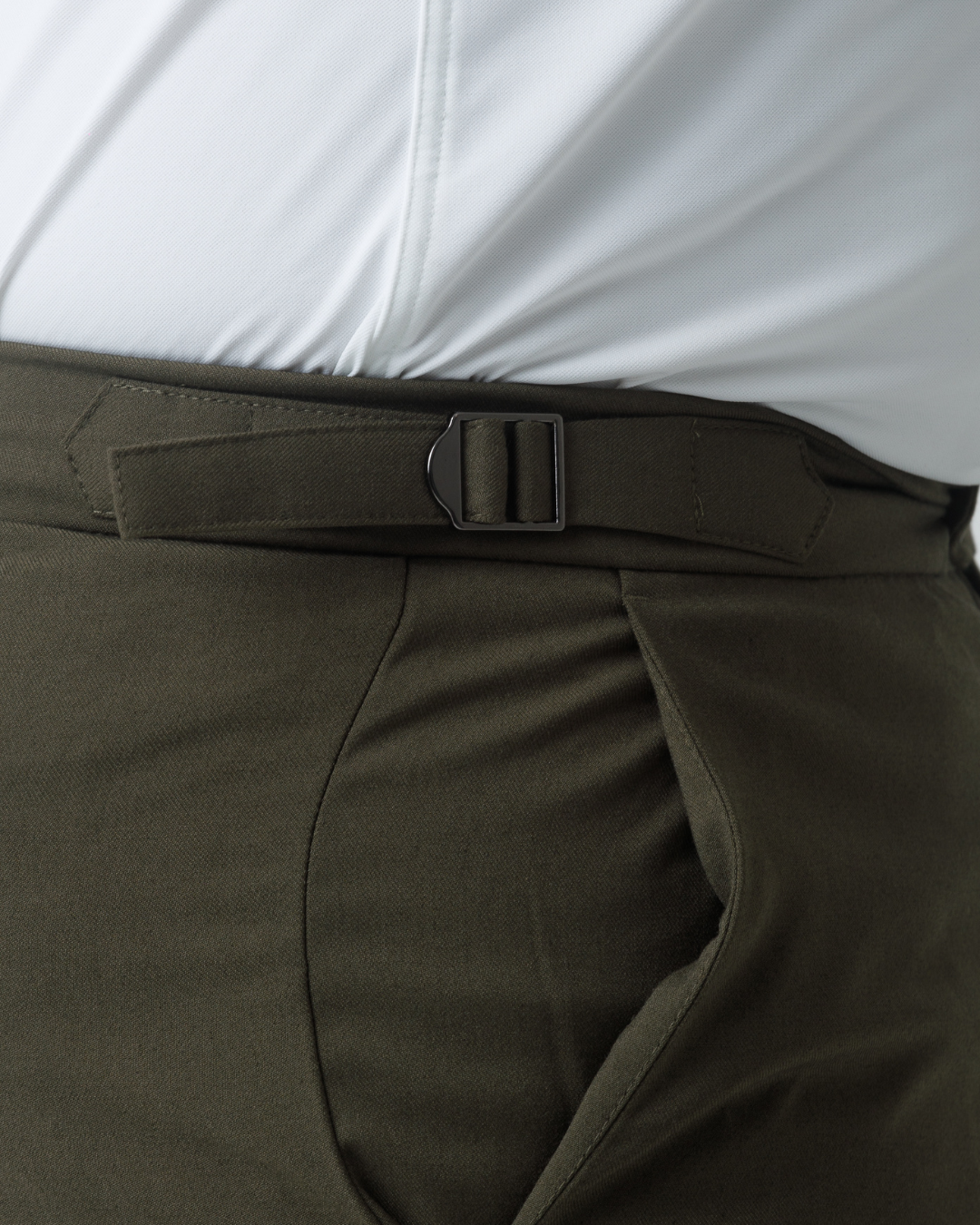 Calça de Alfaiataria Slim com Fivela Lateral e Corte Italiano  - Ahazzo