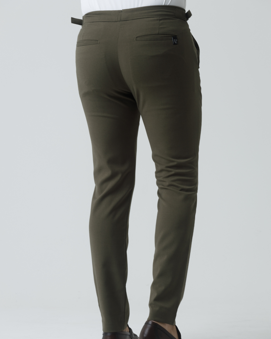 Calça de Alfaiataria Slim com Fivela Lateral e Corte Italiano  - Ahazzo